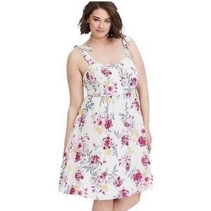TORRID SIZE 4 IVORY FLORAL SHOULDER TIE MINI DRESS